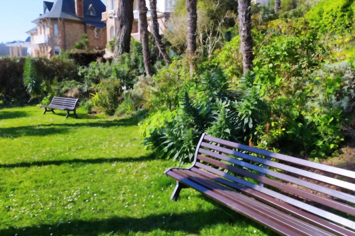 Location, Perros Guirec, Mme Assicot - sentier