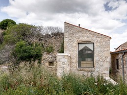 Fenêtre de la chambre - Immersion sans vis-à-vis dans le fort médiéval