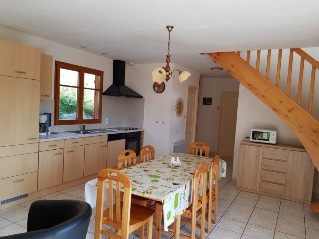 Cuisine ouverte sur salon/ séjour - Chalet Mi'Loup à Plainfaing