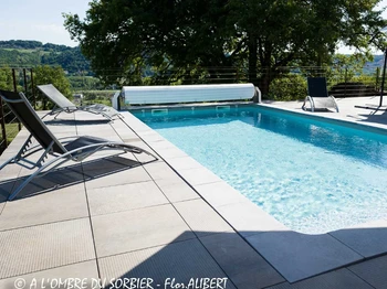 A l'Ombre du Sorbier Piscine et paysage alentours