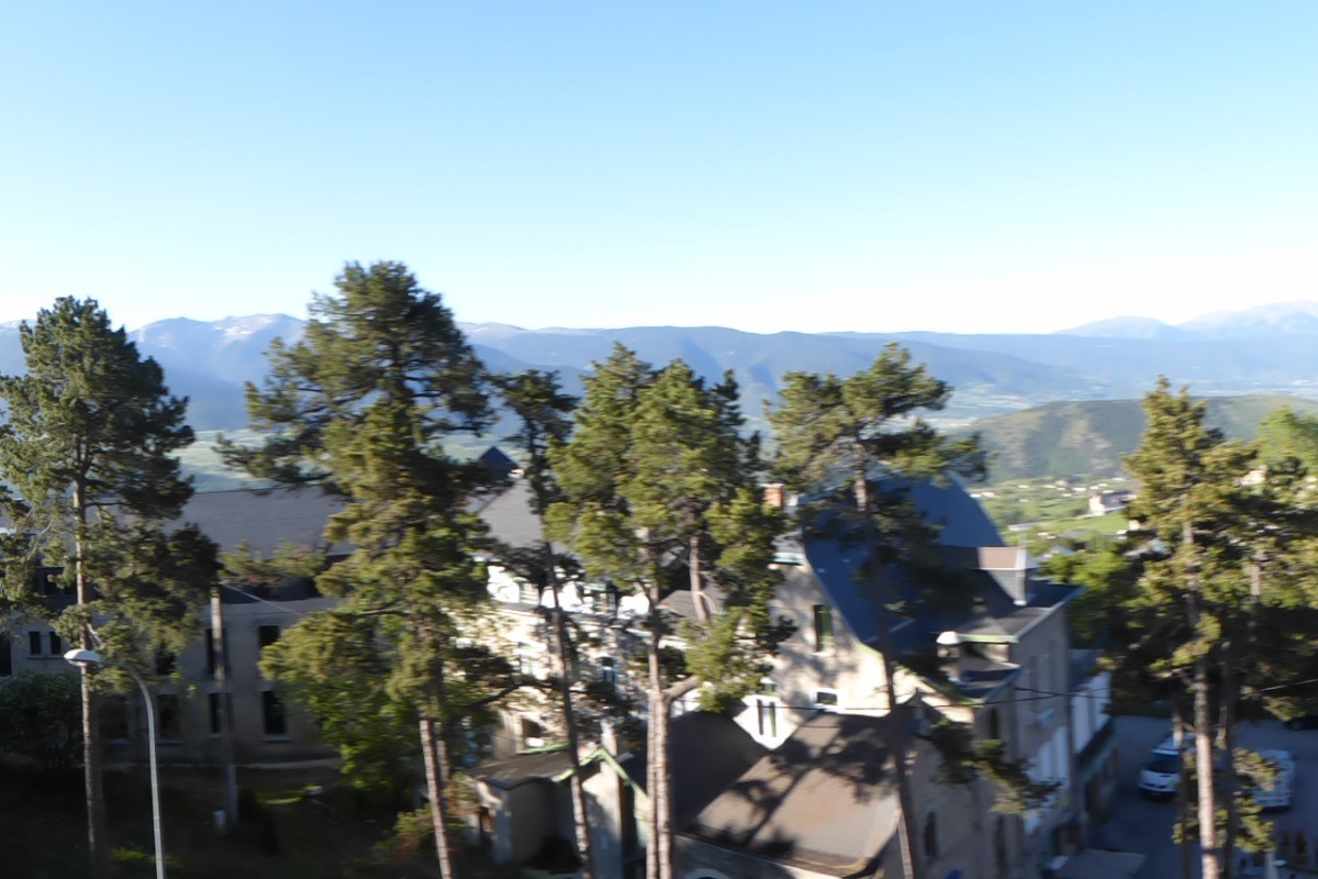 vue panoramique sur la chaine des Pyrénées Catalanes - plein sud!