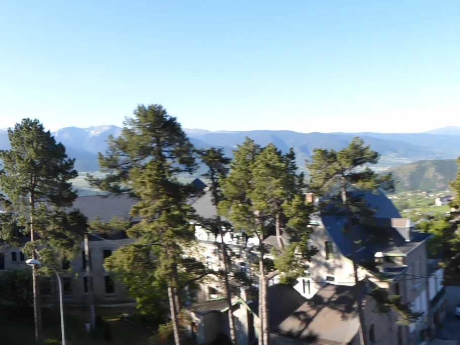 vue panoramique sur la chaine des Pyrénées Catalanes - plein sud!
