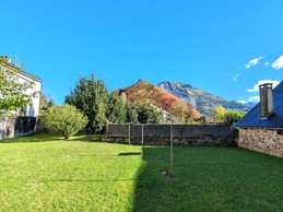 Jardin avec vue sur le Mont d'Osse
