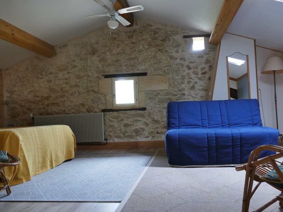 Dans la mezzanine 1 lit et 1 banquette BZ doubles