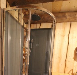 Salle d'eau avec douche - Les Cabanes du Lac de Pierre Percée