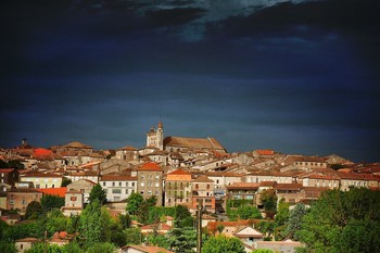 Monflanquin, une bastide perchée aux multiples points de vue