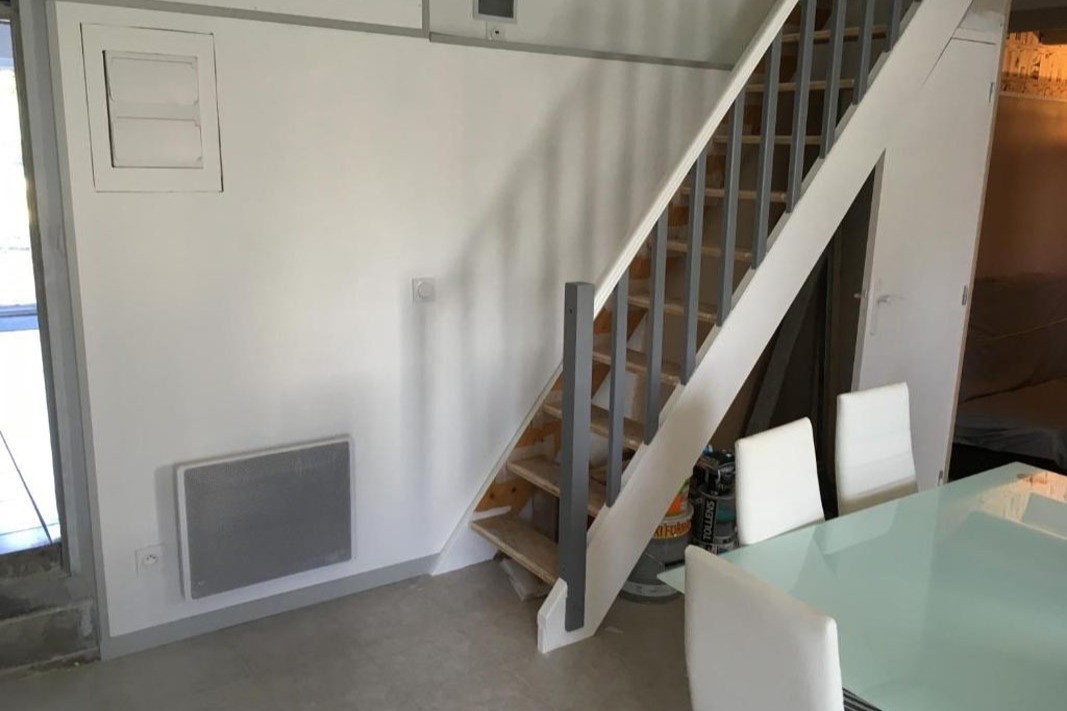 L'escalier pour monter à l'étage est un peu raide