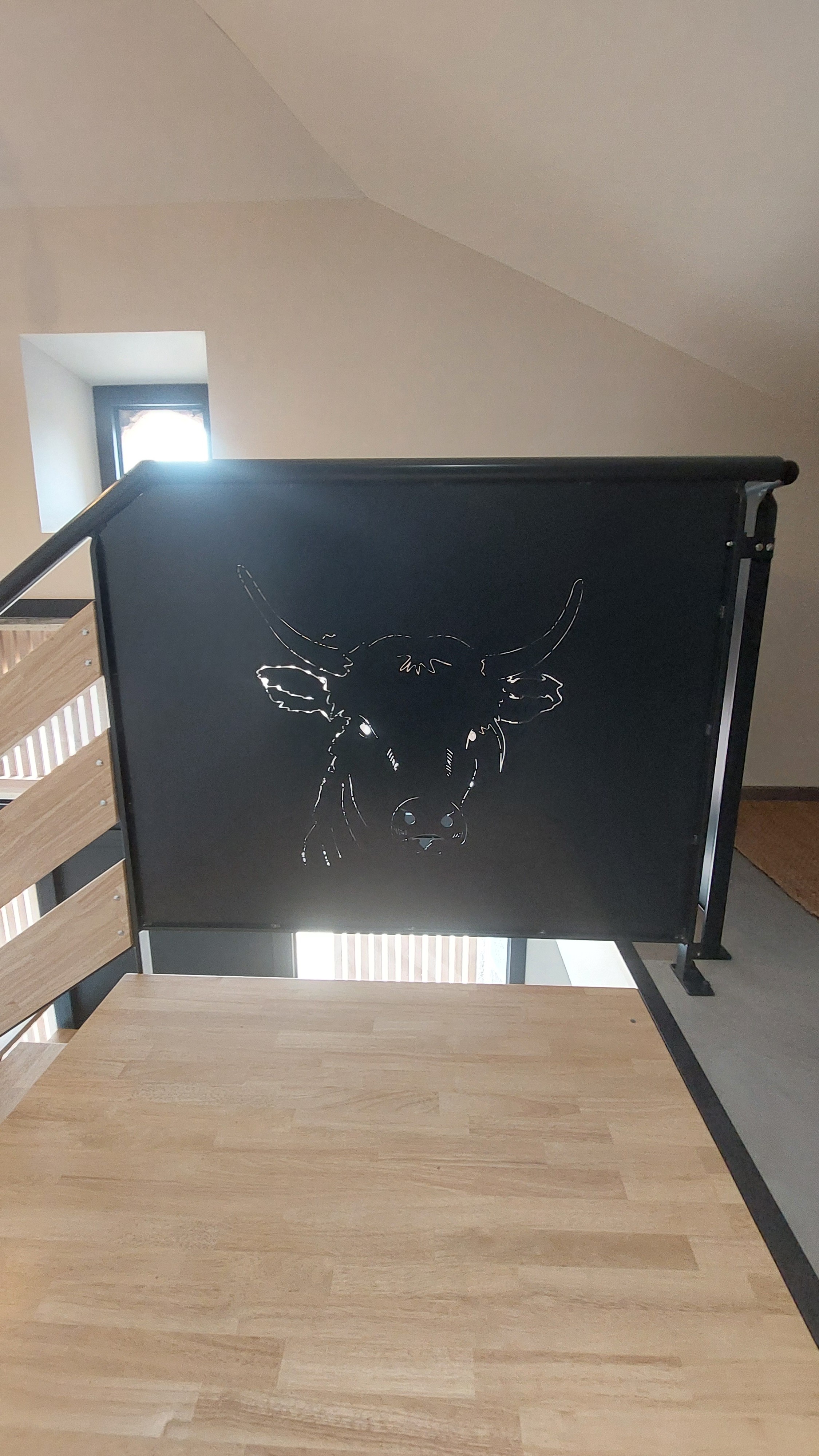 Gros plan sur un élément de décoration du gîte, mettant en valeur les matériaux naturels