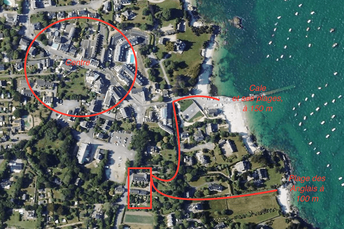 situation, à proximité des commerces et 100 mètres de la plage (accès direct par le Chemin Creux)