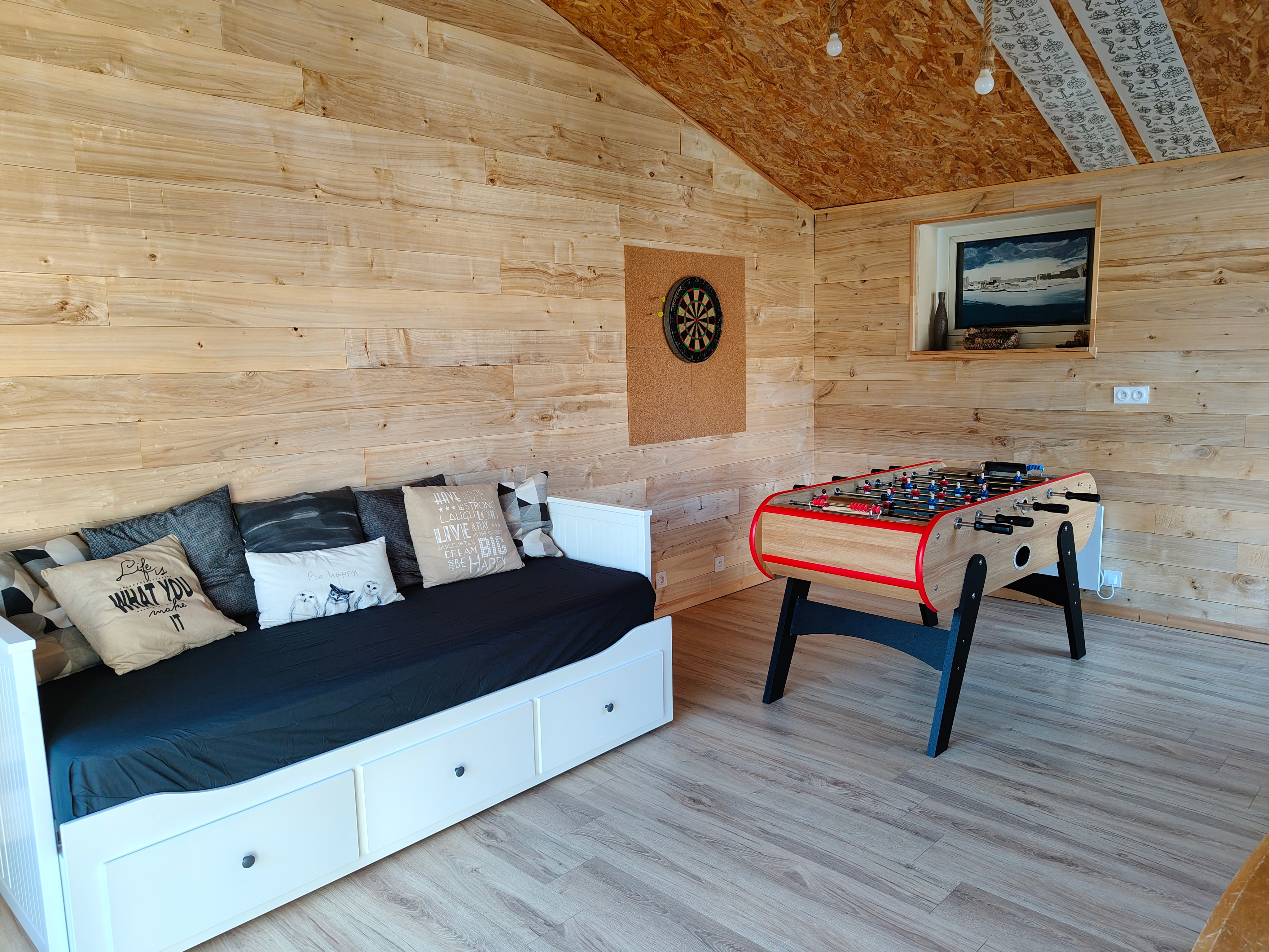 Games room, table football, darts