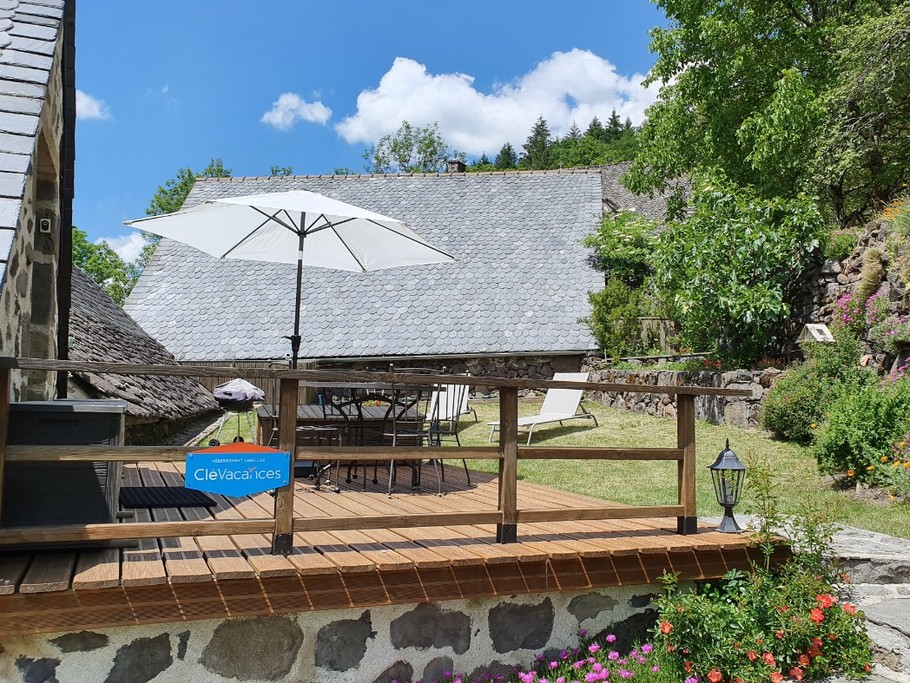 LA TERRASSE ET LE TERRAIN PRIVATIF