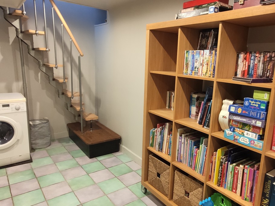La salle d'eau / buanderie / biliothèque