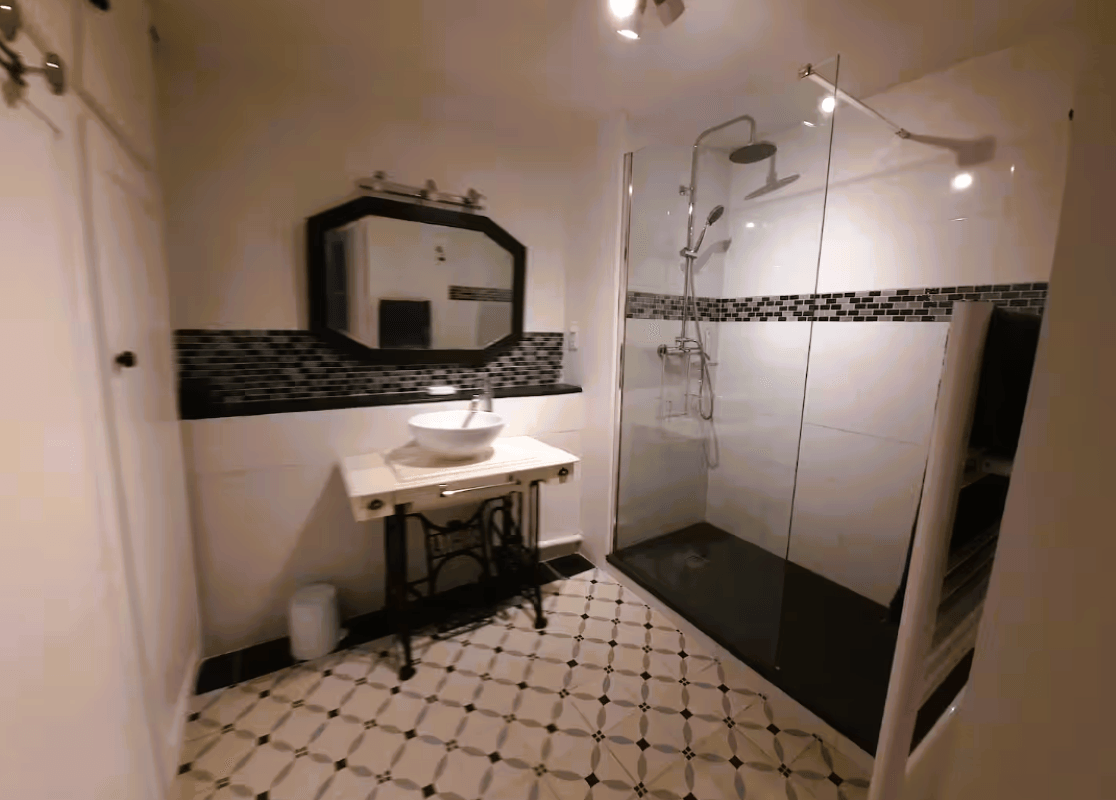 Salle d'eau rdc Gîte LE BEAUMONT DU LAC Longère 150m² Clévacances Beaumont du Lac 87120