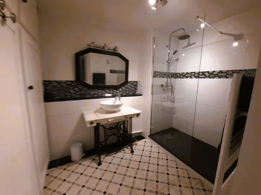 Salle d'eau rdc Gîte LE BEAUMONT DU LAC Longère 150m² Clévacances Beaumont du Lac 87120