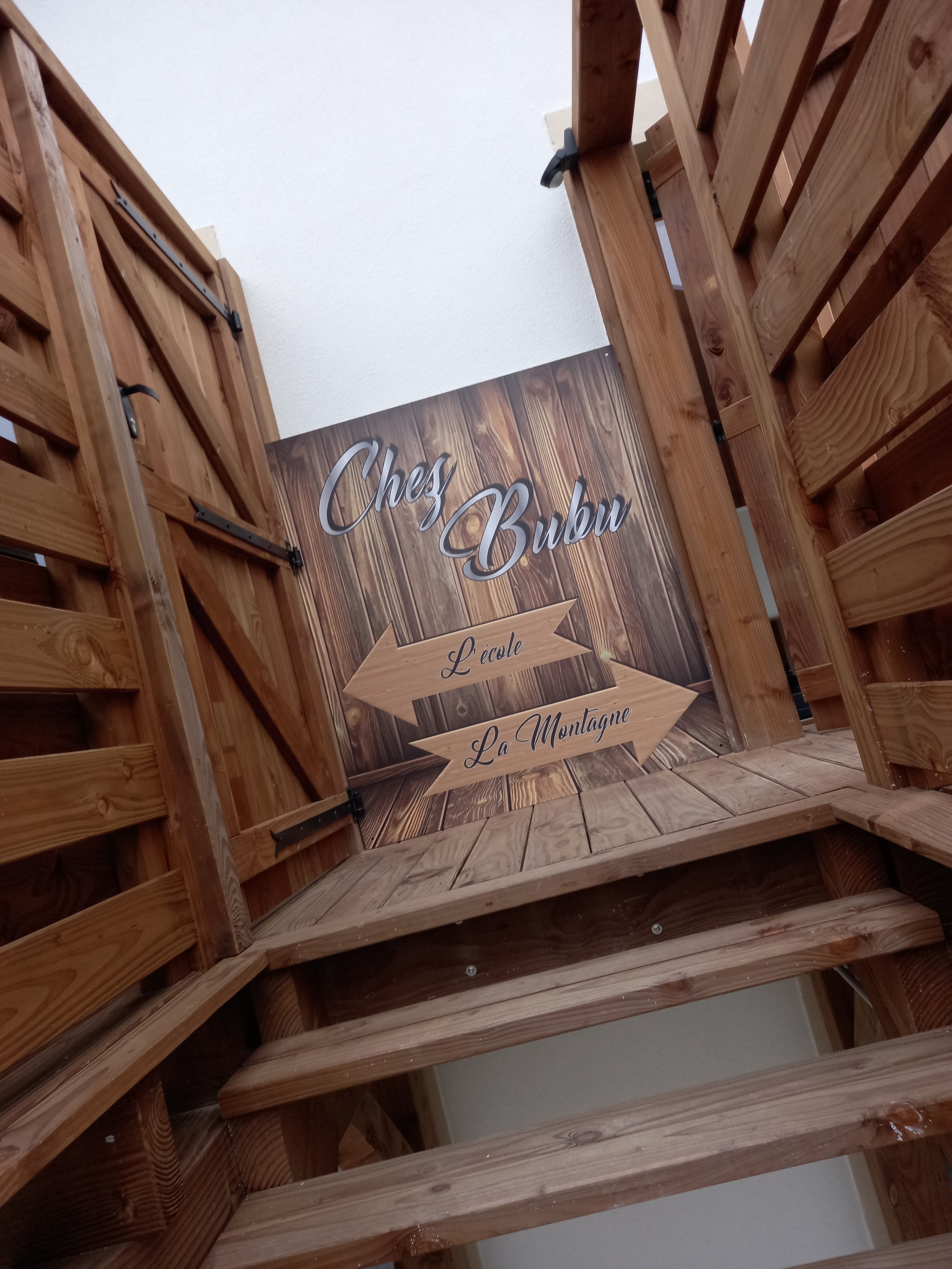 Accès extérieur - Chez Bubu : L’école