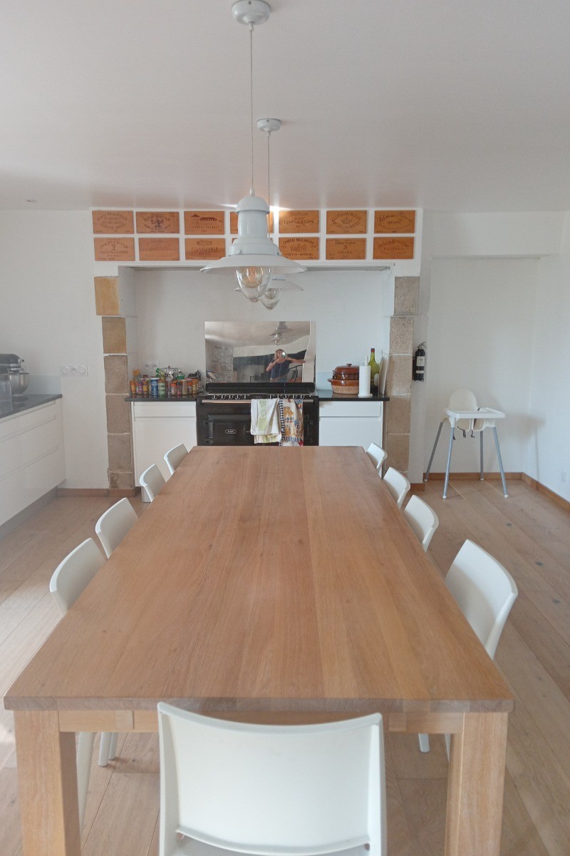 Séjour avec cuisine équipée