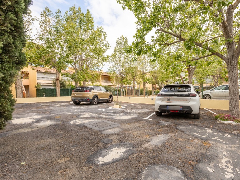 Place de parking privée
