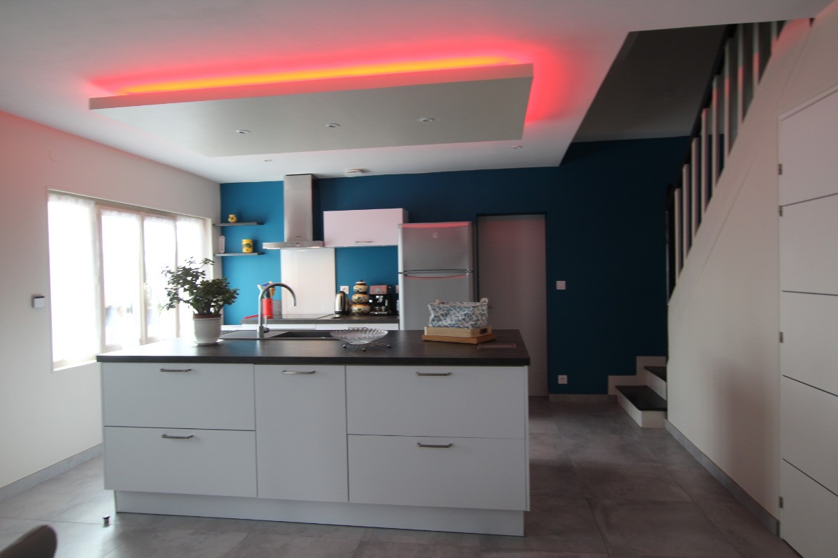 Plafond suspendu avec led plusieurs couleur