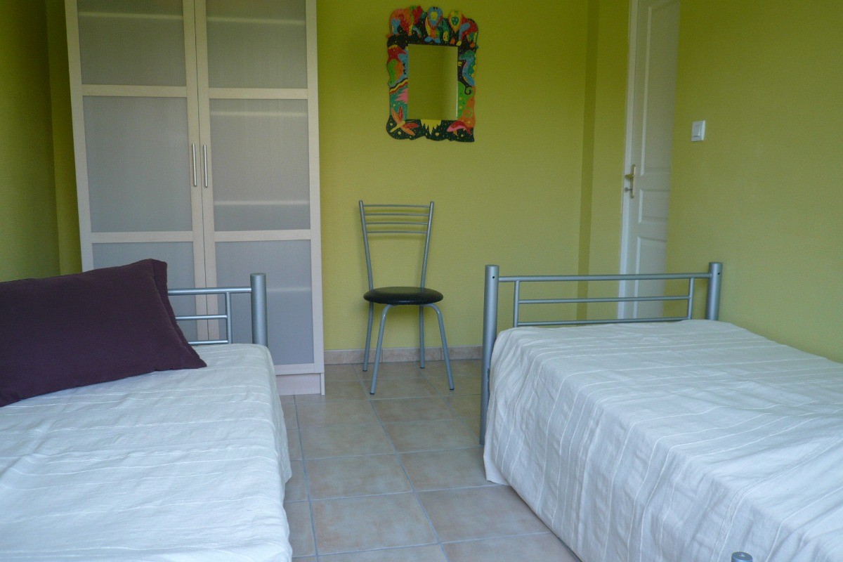 CHAMBRE DE 2 LITS 90