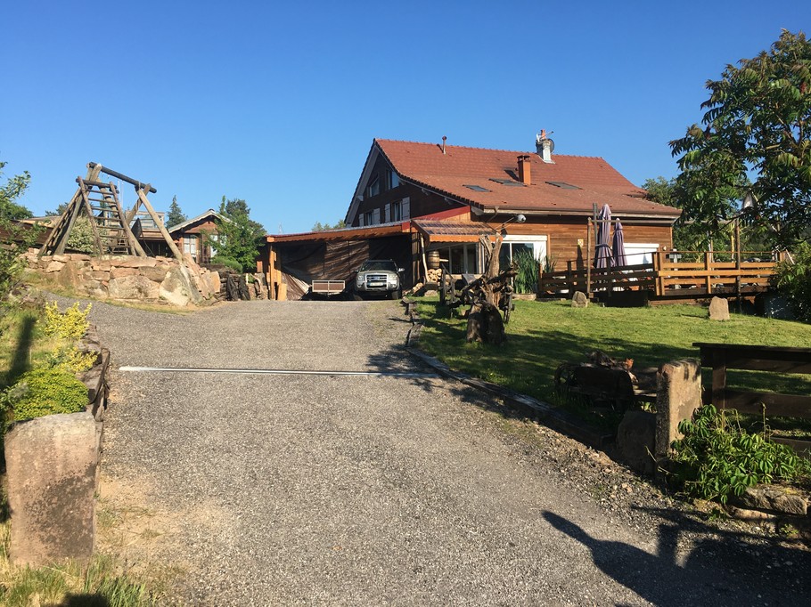Gîte Ruine, esprit atypique, avec piscine et jacuzzi