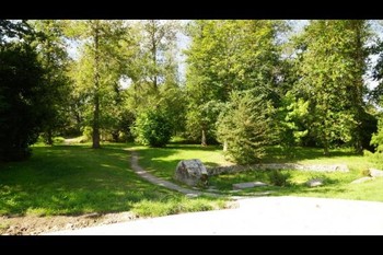 enfoncez-vous dans les chemins creux au hasard des fontaines