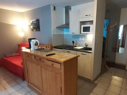 Le coté cuisine avec lave vaisselle