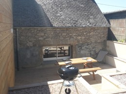 Location Paimpol Clévacances Derrien, terrasse à l'arrière de la maison