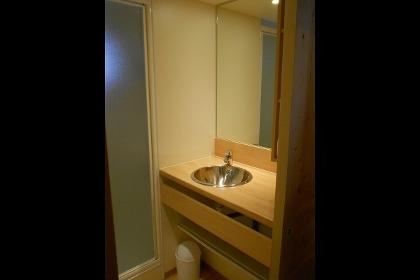 Salle d'eau avec douche et WC séparé