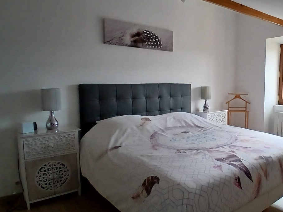The Volcans d'Auvergne holiday cottage: Bedroom 1