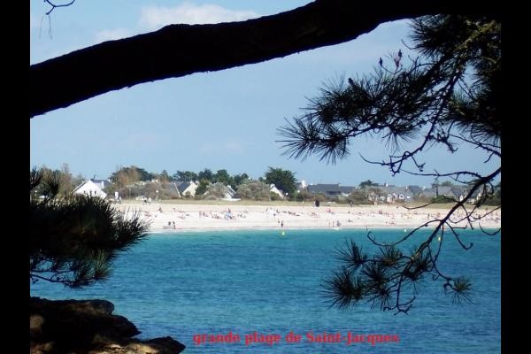 La grande plage de St-Jacques surveillée à 250 m maison