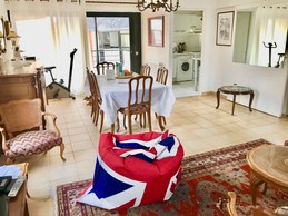 Spacious living room - dining room