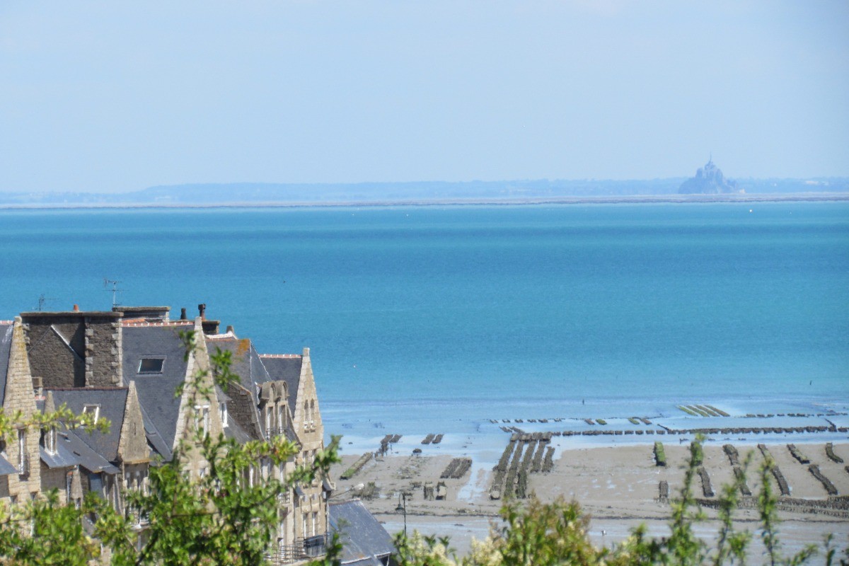 Cancale, avec vue sur le Mont-Saint-Michel de l'autre côté de la Baie. 
Crédits photos : COCHERIE-Angelique-ADT35