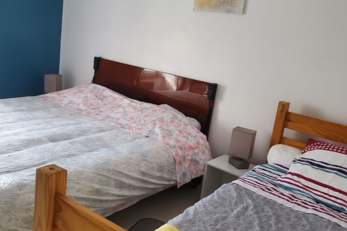 chambre 1 lit de 160cm séparable et 1 lit de 90