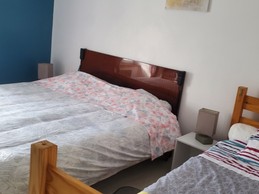 chambre 1 lit de 160cm séparable et 1 lit de 90