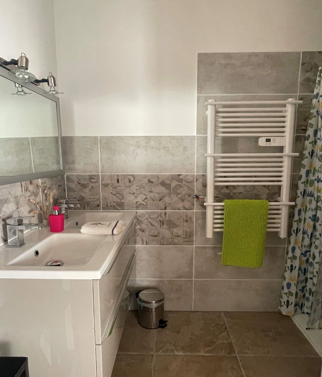 Les Figuiers 2, pour 4 personnes avec 2 terrasses, avec stationnement gratuit, près de Chatelaillon en Charente maritime