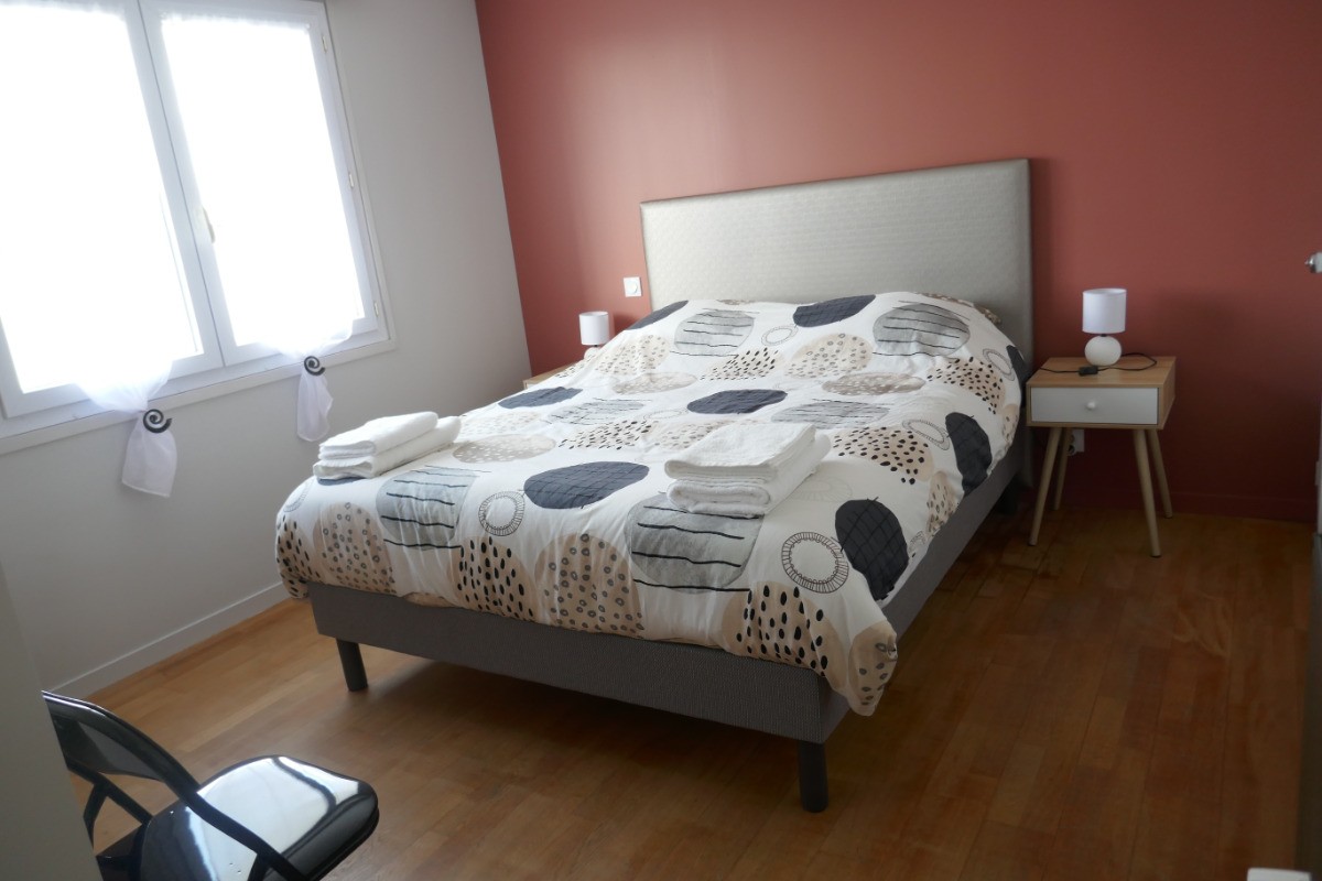 Chambre avec 1 lit en 160 + 1 lit en 90 au niveau 1