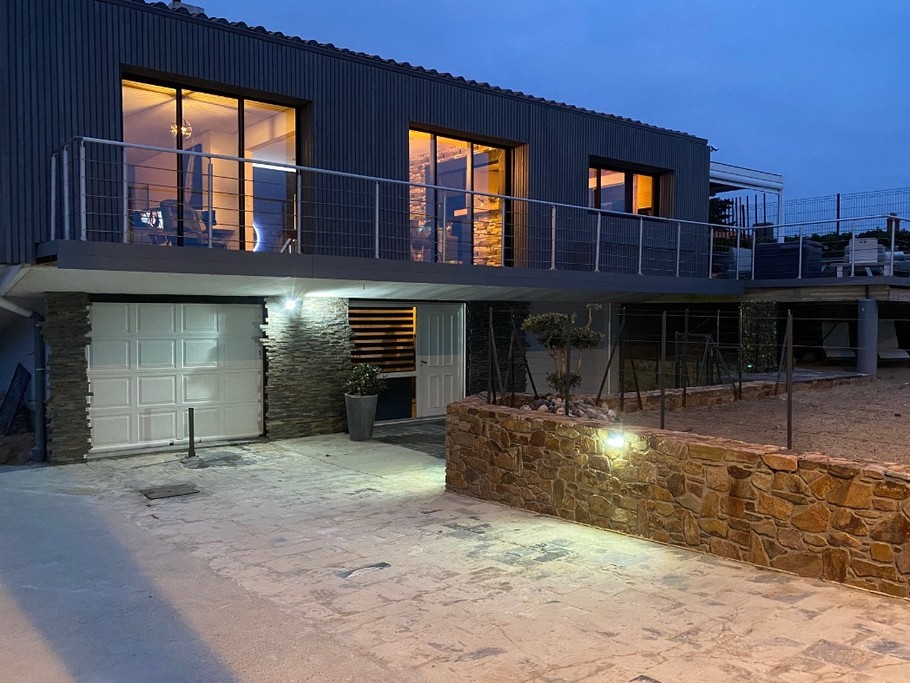 stationnement privatif sécurisé 3 véhicules clos