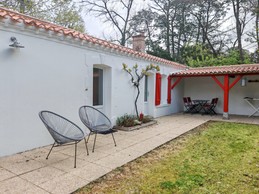 Terrace and courtyard