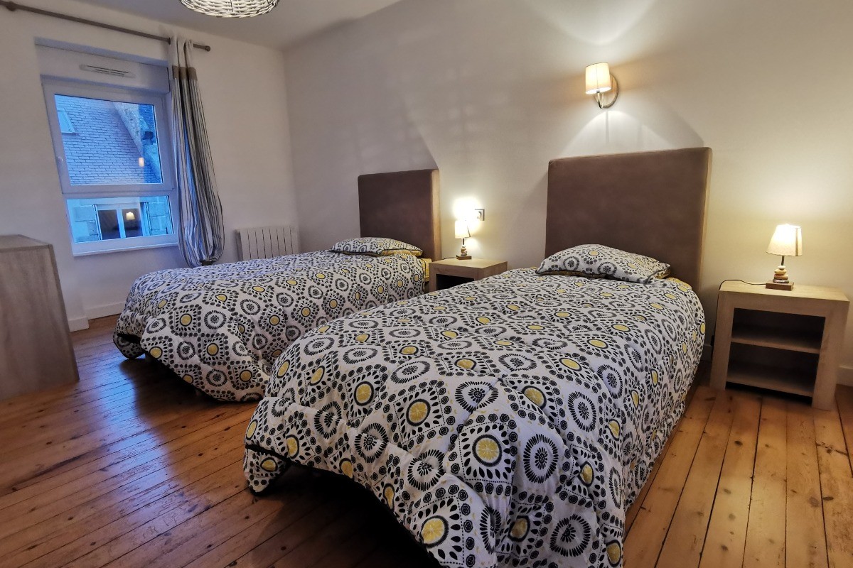 Etage 1: chambre 1 avec 2 lits 90 x 200