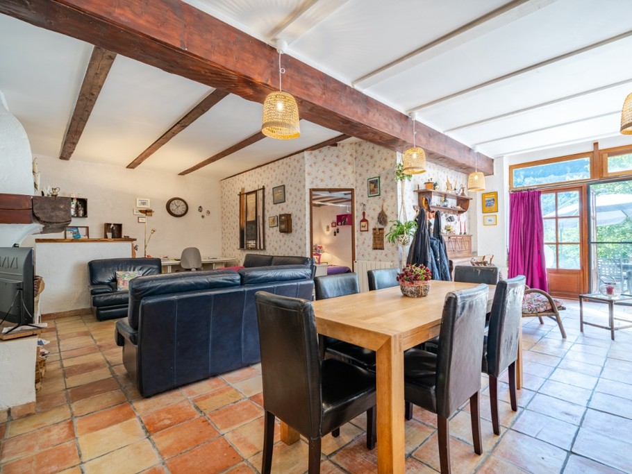 Gîte les Cougnas, grande pièce à vivre aux dimensions familiales