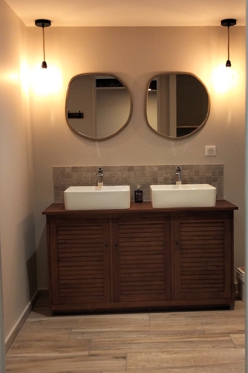 Gîte de Briante - Salle d'eau RDC communicante avec Chambre Minérale