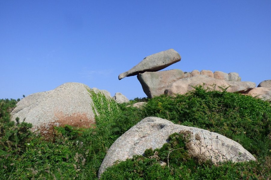 les rochers de Ploumanac'h à voir! à 15/20mn de la location