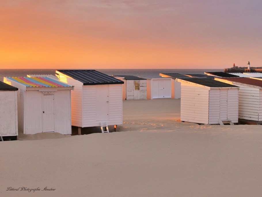 Plage de Calais. Et chalets
