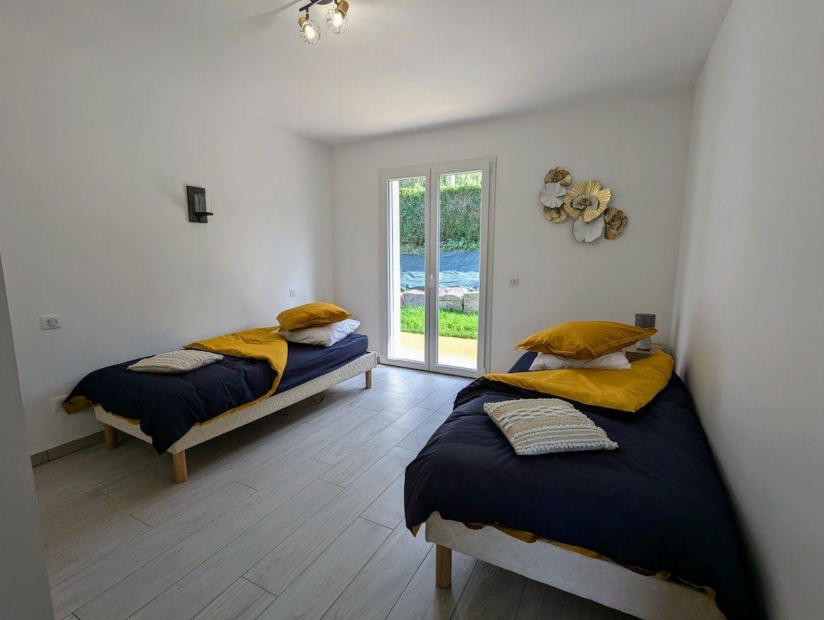 Chambre n°2 - Gîte Chêne à Anould, plain-pied moderne près des lacs et randonnées