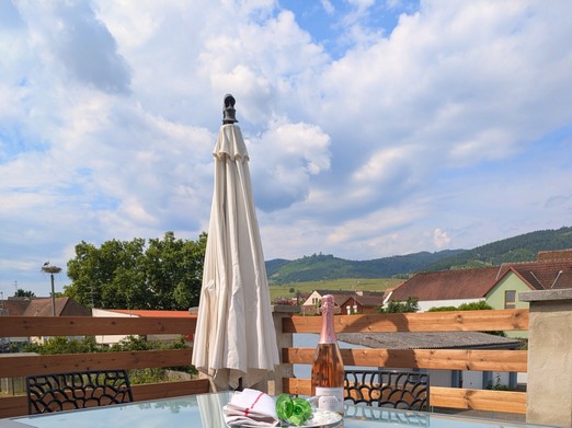Terrasse avec vue sur les côteaux