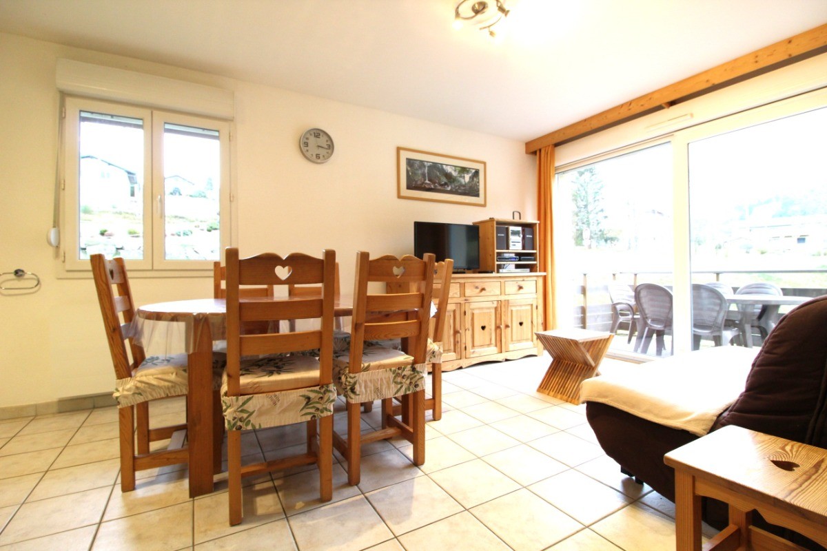 Appartement au pied des pistes de ski, Gérardmer La Mauselaine - Cuisine ouverte sur salon/ séjour