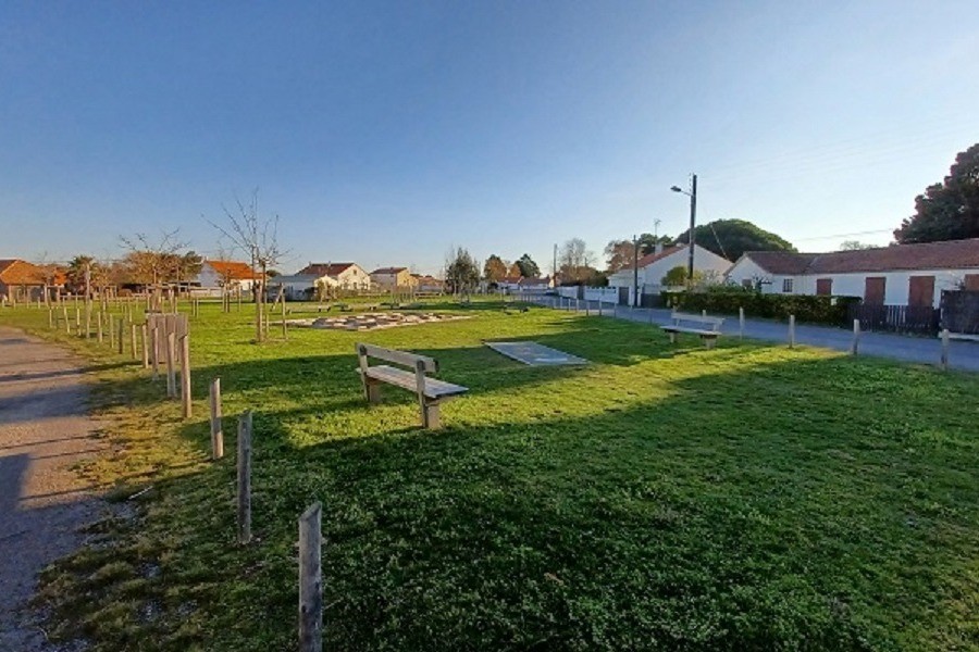 Aire de jeux enfants à 50 mètres