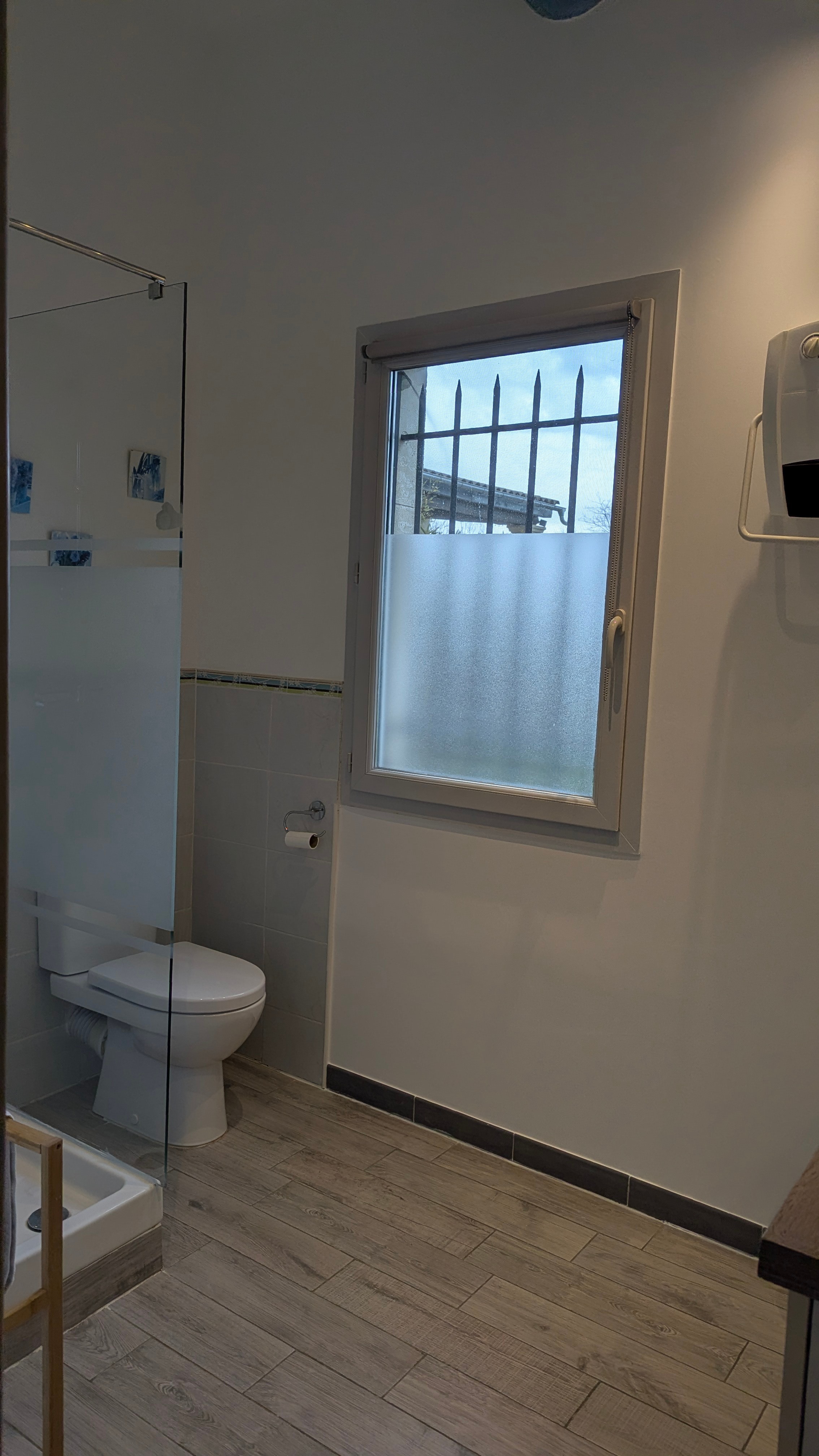 fully-equipped shower room