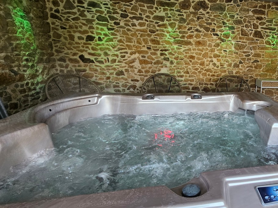 OPTION: Les Bulles du Goëlo, le Jacuzzi
