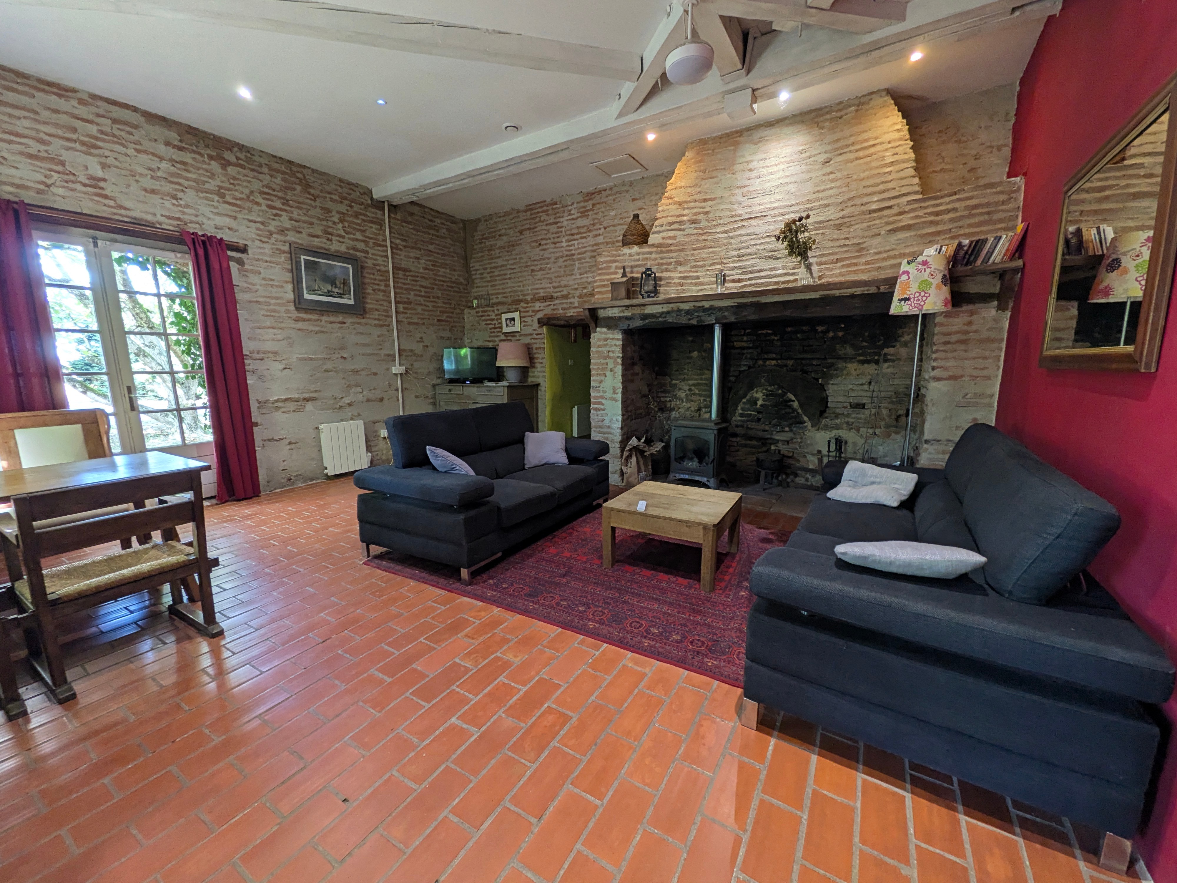 Séjour Mimosa Cottage à Castelsarrasin – Gîte de caractère avec piscine privée